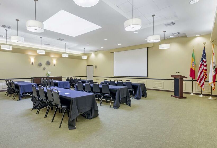 فندق Best Western Canoga Park Motor Inn