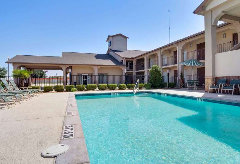 בית מלון כפרי Best Western Canton Inn