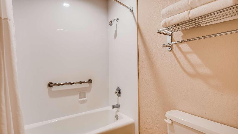 בית מלון כפרי Best Western Canton Inn