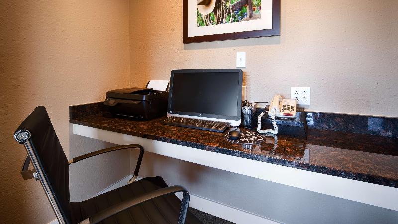 בית מלון כפרי Best Western Caprock Inn