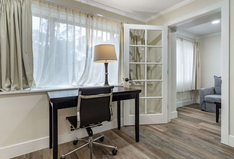 בית מלון כפרי Best Western Carmels Town House Lodge