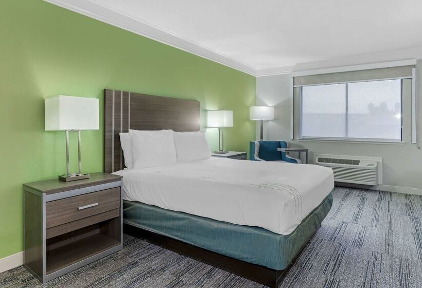 בית מלון כפרי Best Western Cordelia Inn