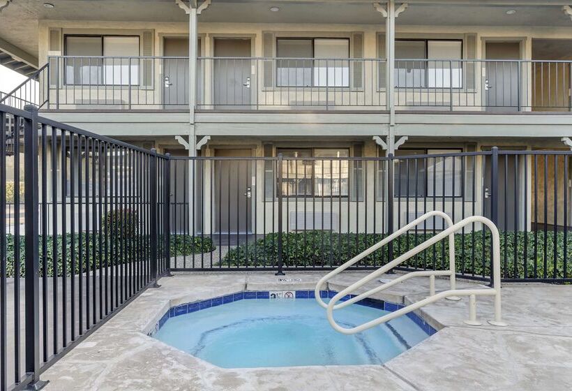 בית מלון כפרי Best Western Cordelia Inn