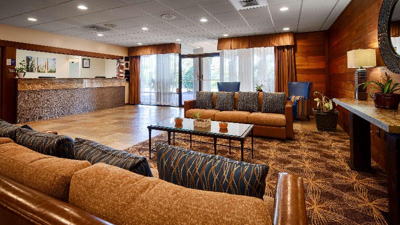 فندق Best Western Crossroads Inn