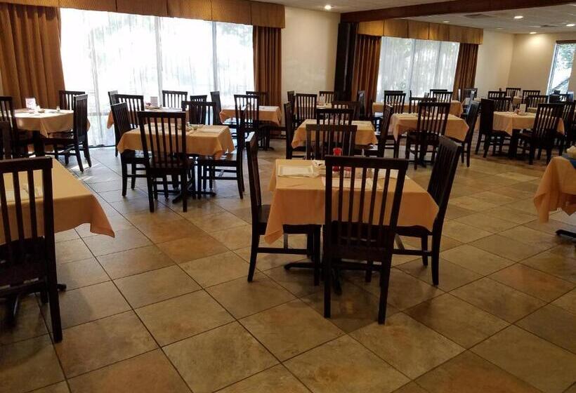 فندق Best Western Crossroads Inn