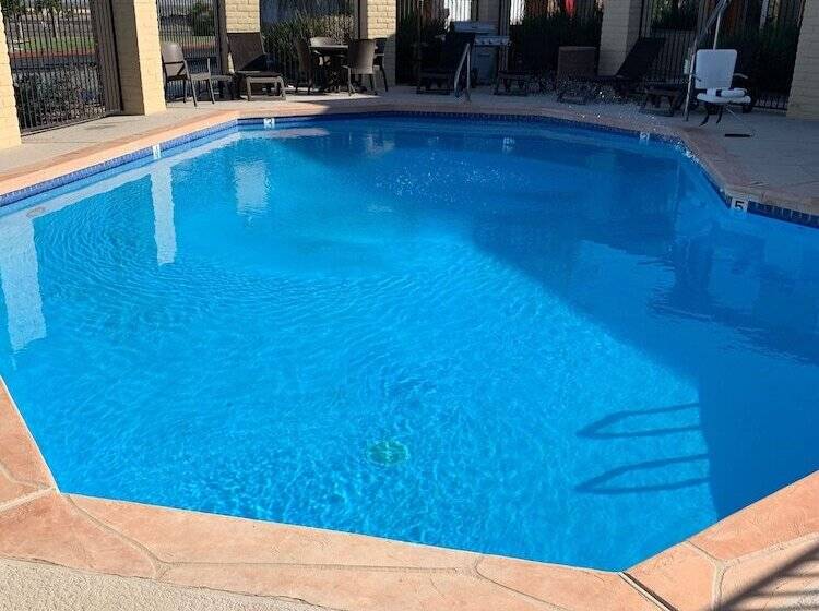 هتل Best Western Desert Oasis