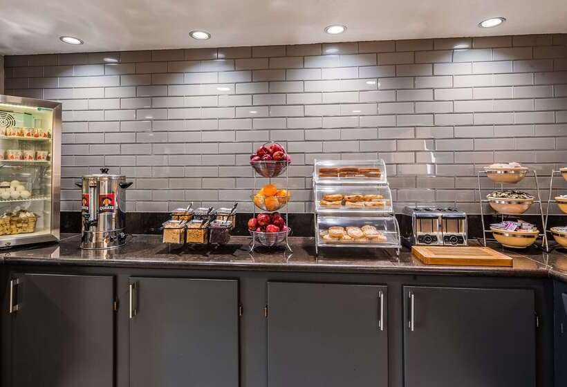 فندق Best Western Desert Villa Inn