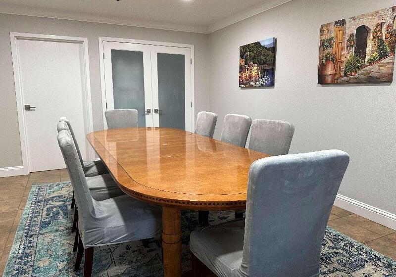 בית מלון כפרי Best Western Dry Creek Inn