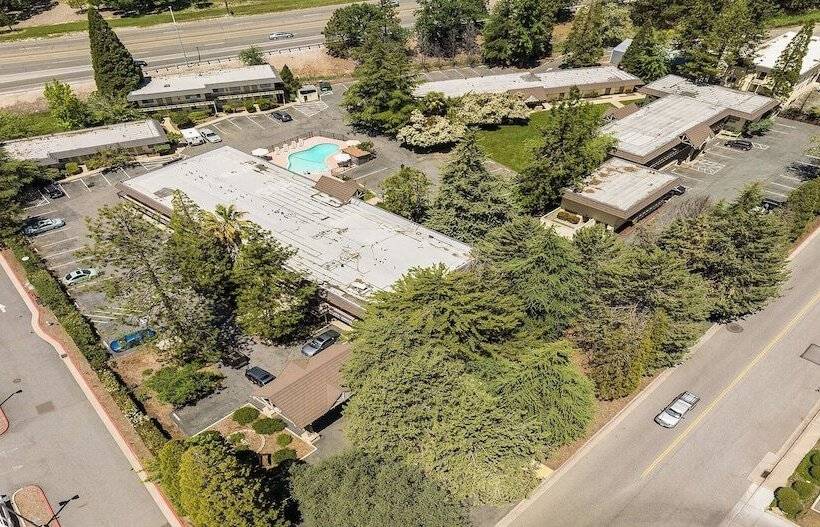 בית מלון כפרי Best Western Gold Country Inn