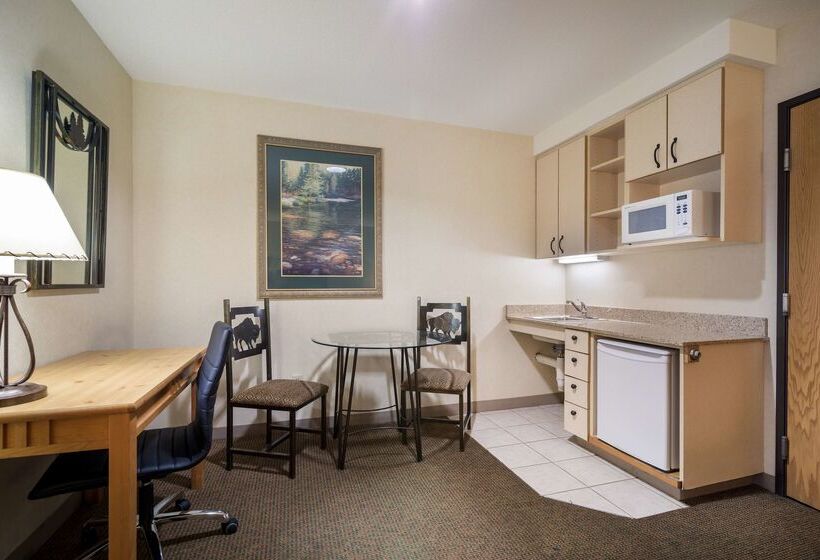 هتل Best Western Golden Spike Inn & Suites