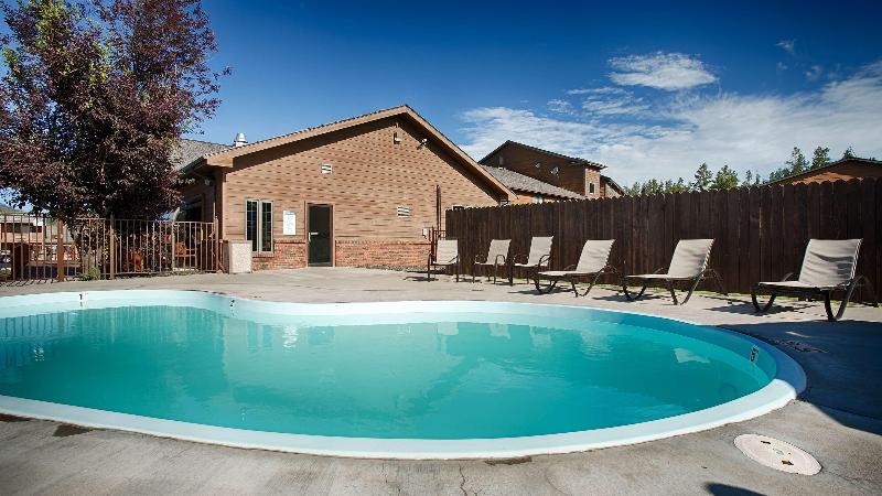 هتل Best Western Golden Spike Inn & Suites