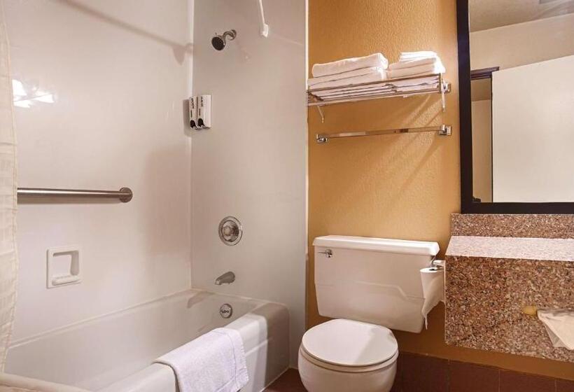 Отель Best Western Green Bay Inn And Conference Center