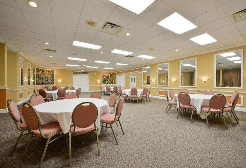 Отель Best Western Green Bay Inn And Conference Center