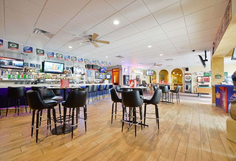 Отель Best Western Green Bay Inn And Conference Center