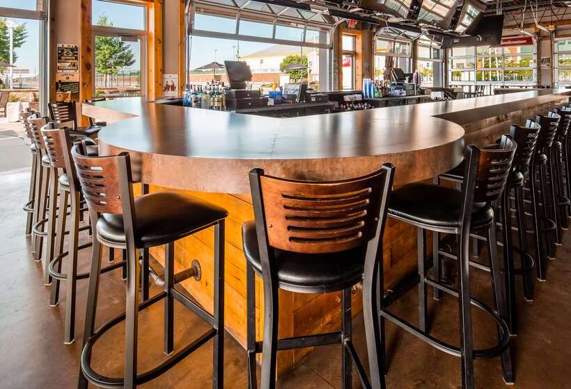 Отель Best Western Green Bay Inn And Conference Center