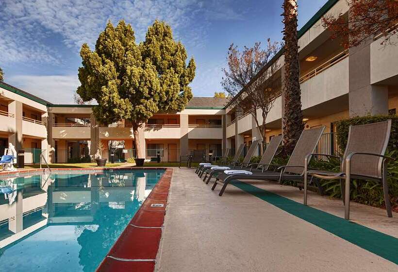 ホテル Best Western Heritage Inn