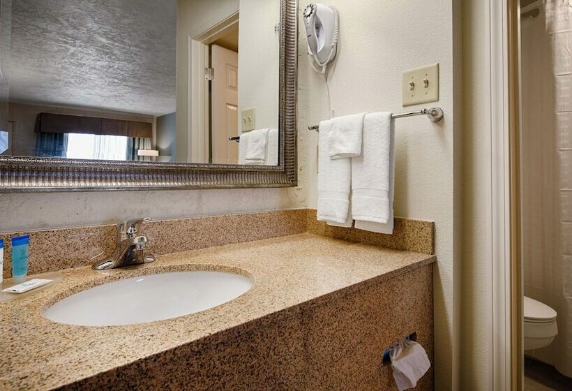 فندق Quality Inn Clinton North