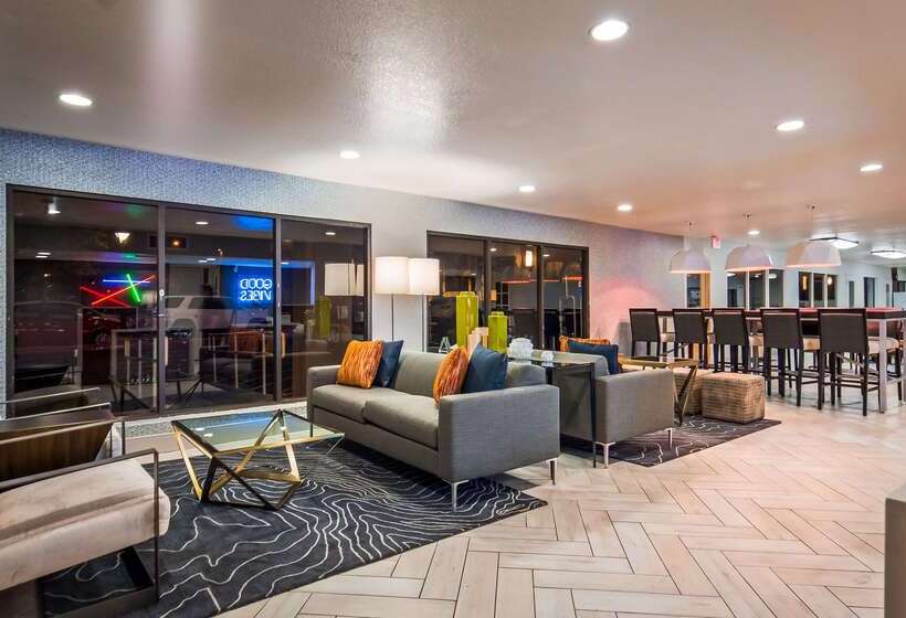Best Western Innsuites Phoenix Hotel & Suites