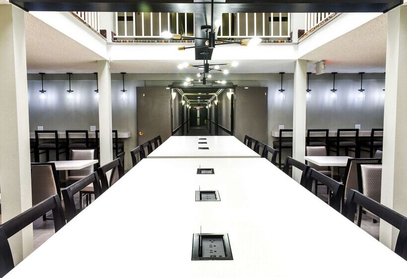 فندق Best Western Mccarran Inn