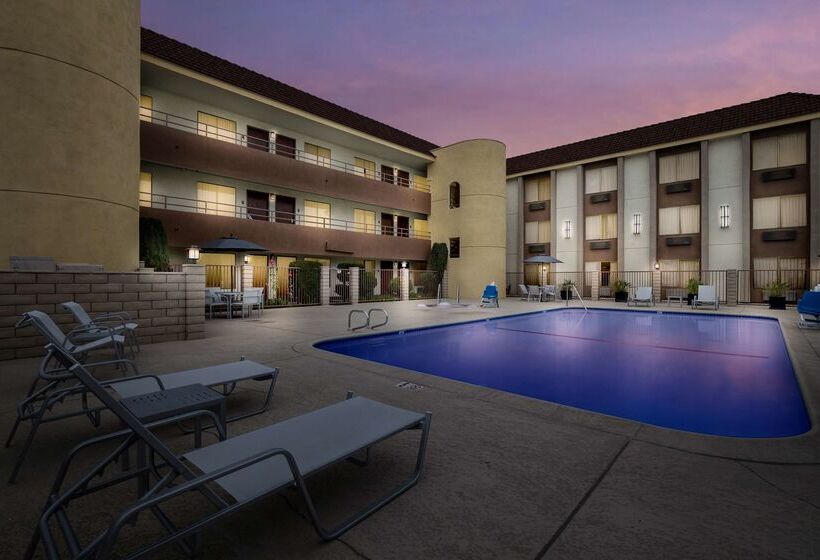 Отель Best Western Norwalk Inn