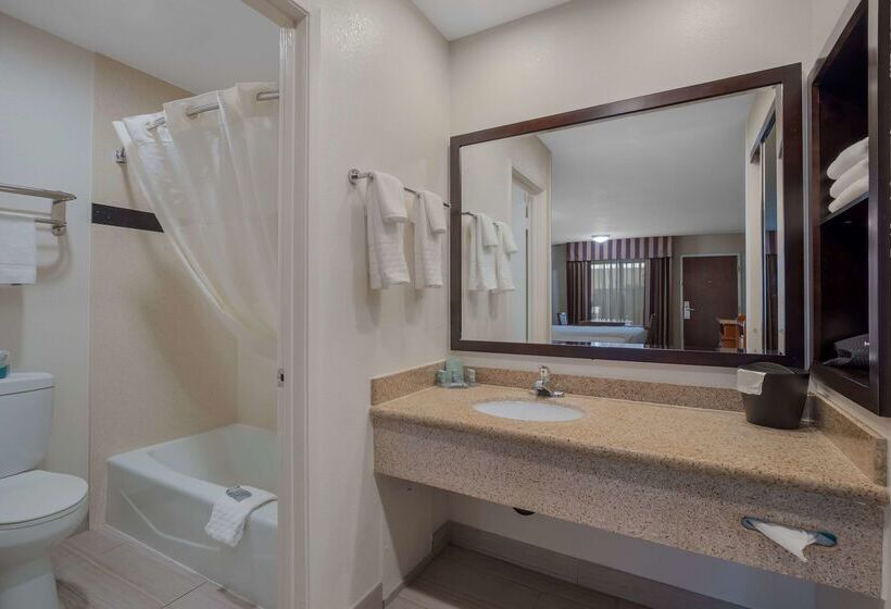 Отель Best Western Norwalk Inn