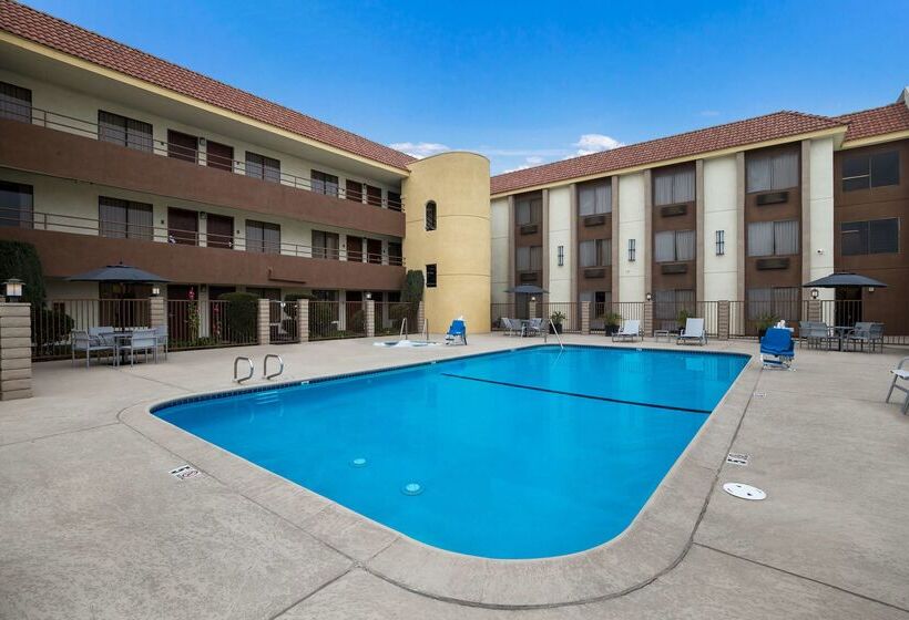 Отель Best Western Norwalk Inn