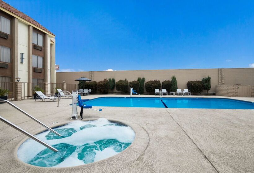 Отель Best Western Norwalk Inn