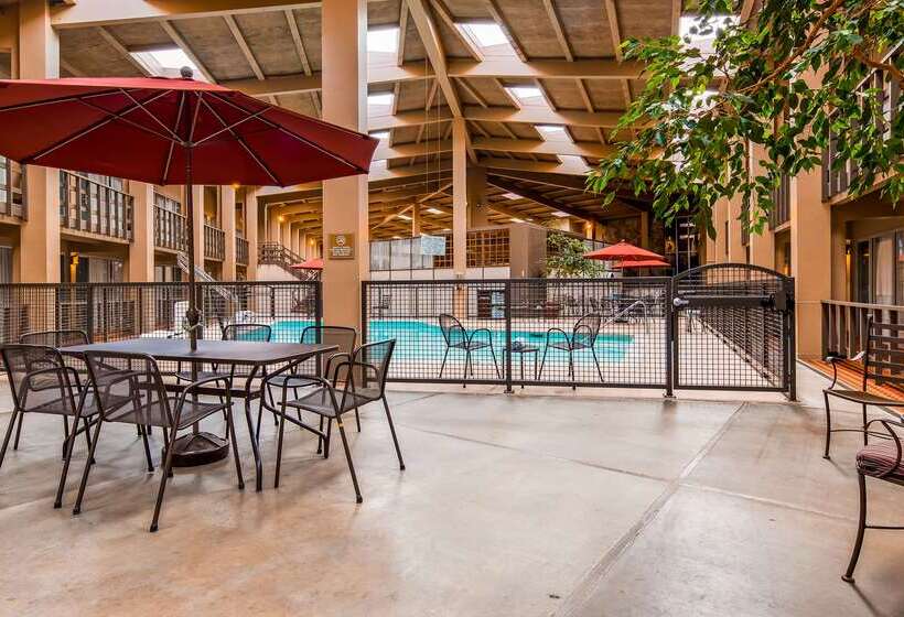 فندق Best Western Outlaw Inn