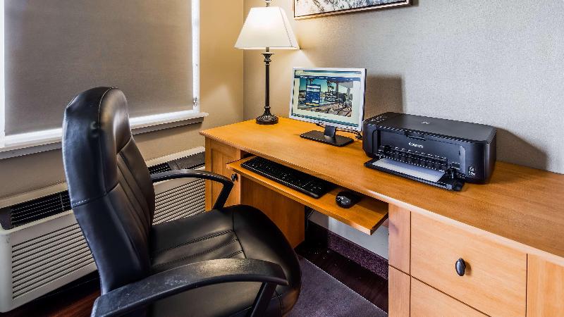 فندق Best Western Parkside Inn