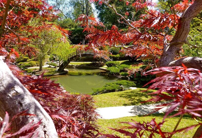 בית מלון כפרי Best Western Pasadena Inn