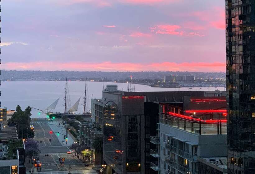 هتل Best Western Plus Bayside Inn