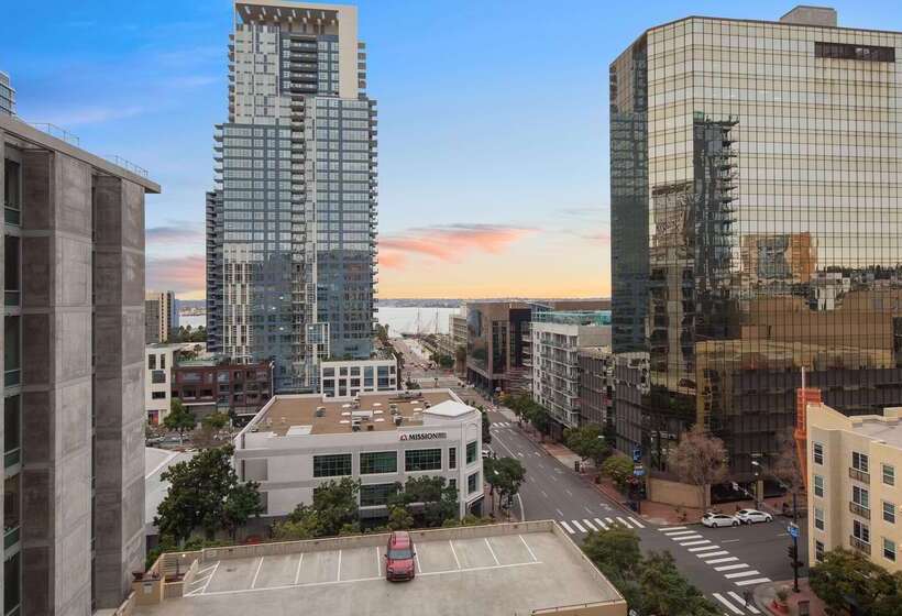 هتل Best Western Plus Bayside Inn