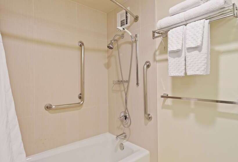 هتل Best Western Plus Bayside Inn