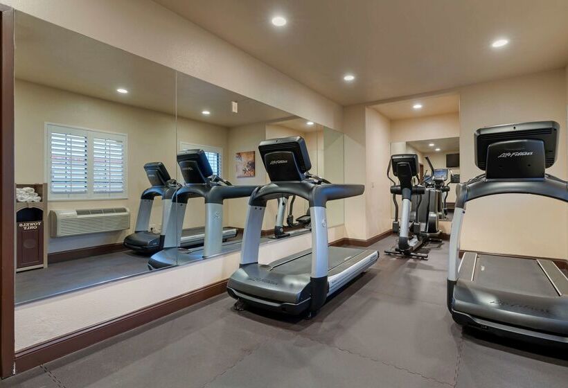 فندق Best Western Plus Brookside Inn