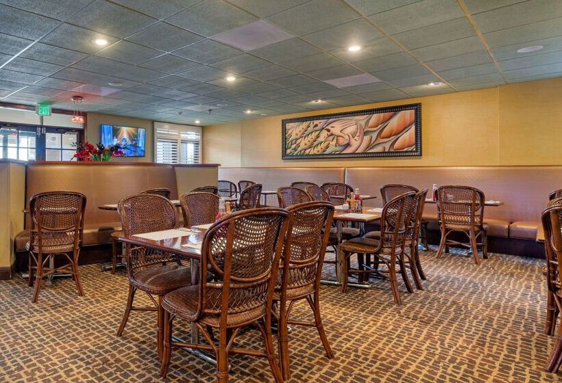 فندق Best Western Plus Brookside Inn