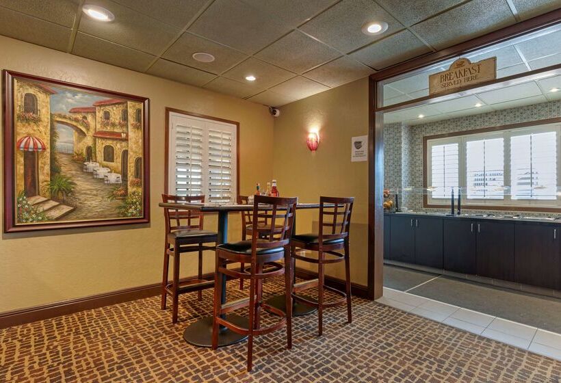 فندق Best Western Plus Brookside Inn