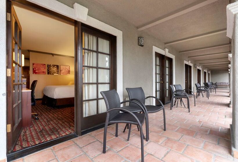 فندق Best Western Plus Brookside Inn