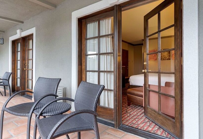 فندق Best Western Plus Brookside Inn