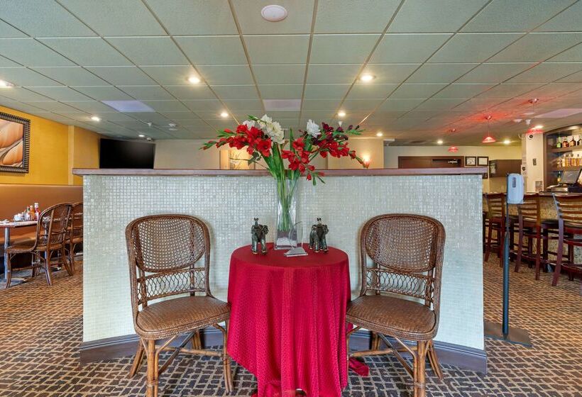 فندق Best Western Plus Brookside Inn