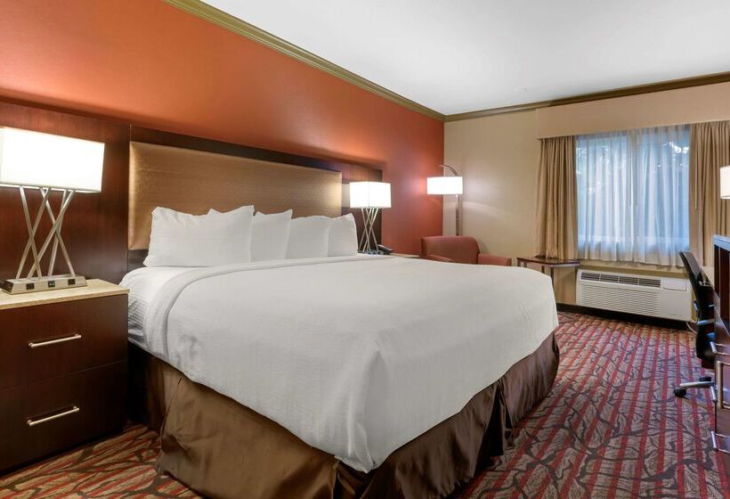 فندق Best Western Plus Brookside Inn