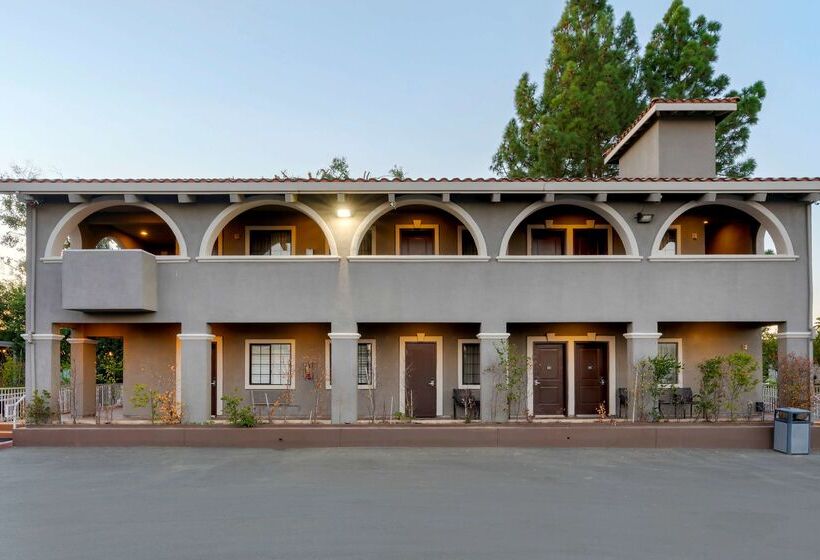 فندق Best Western Plus Brookside Inn