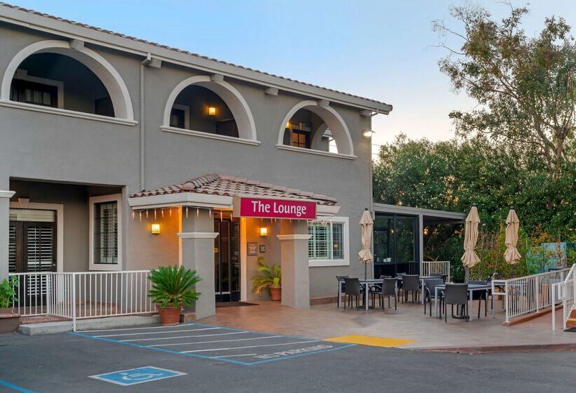 فندق Best Western Plus Brookside Inn