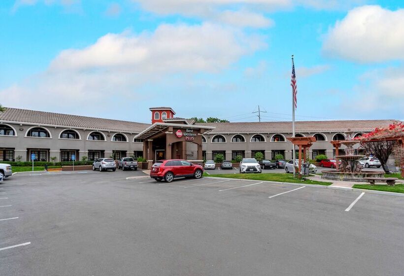 فندق Best Western Plus Brookside Inn