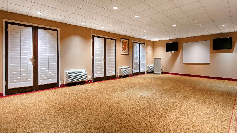 فندق Best Western Plus Brookside Inn