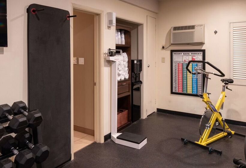 בית מלון כפרי Best Western Plus Clocktower Inn