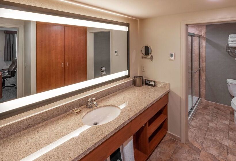 בית מלון כפרי Best Western Plus Clocktower Inn