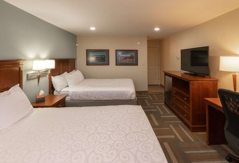 בית מלון כפרי Best Western Plus Clocktower Inn