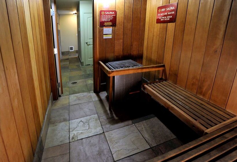 בית מלון כפרי Best Western Plus Clocktower Inn