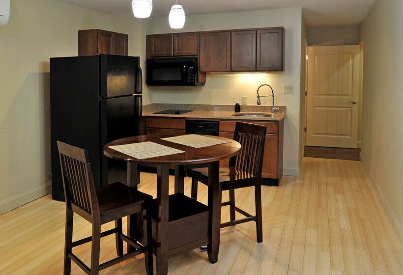 هتل Best Western Plus Clocktower Inn