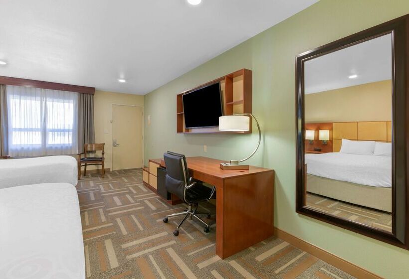 בית מלון כפרי Best Western Plus Clocktower Inn